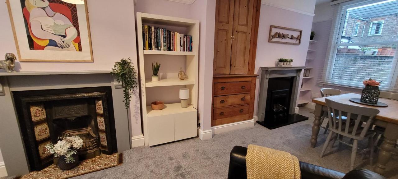 Hartoft St - 2 Bed Near River York Esterno foto
