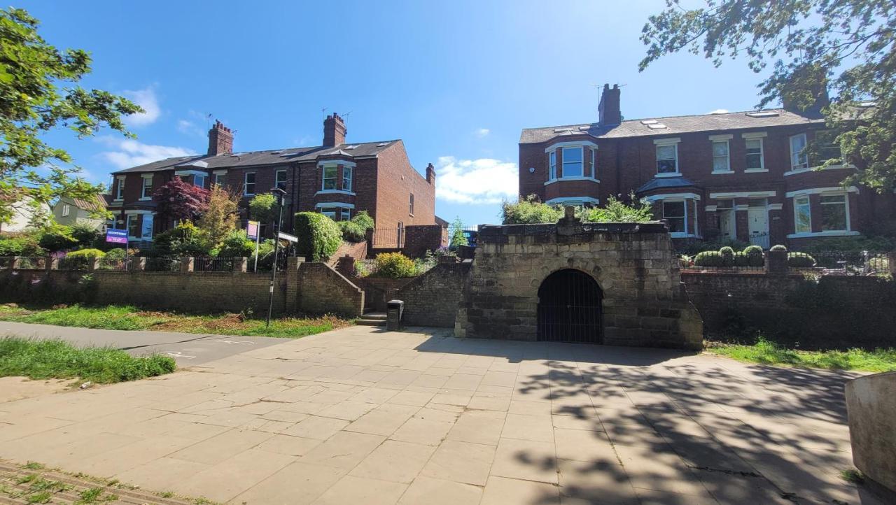 Hartoft St - 2 Bed Near River York Esterno foto
